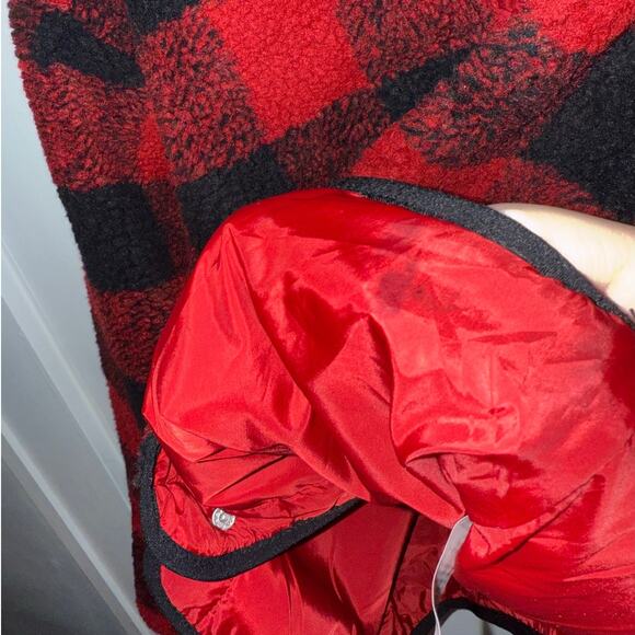 New Fabletics Tahoe Teddy Jacket Holly Berry Buffalo Check Women's size M - Picture 8 of 10